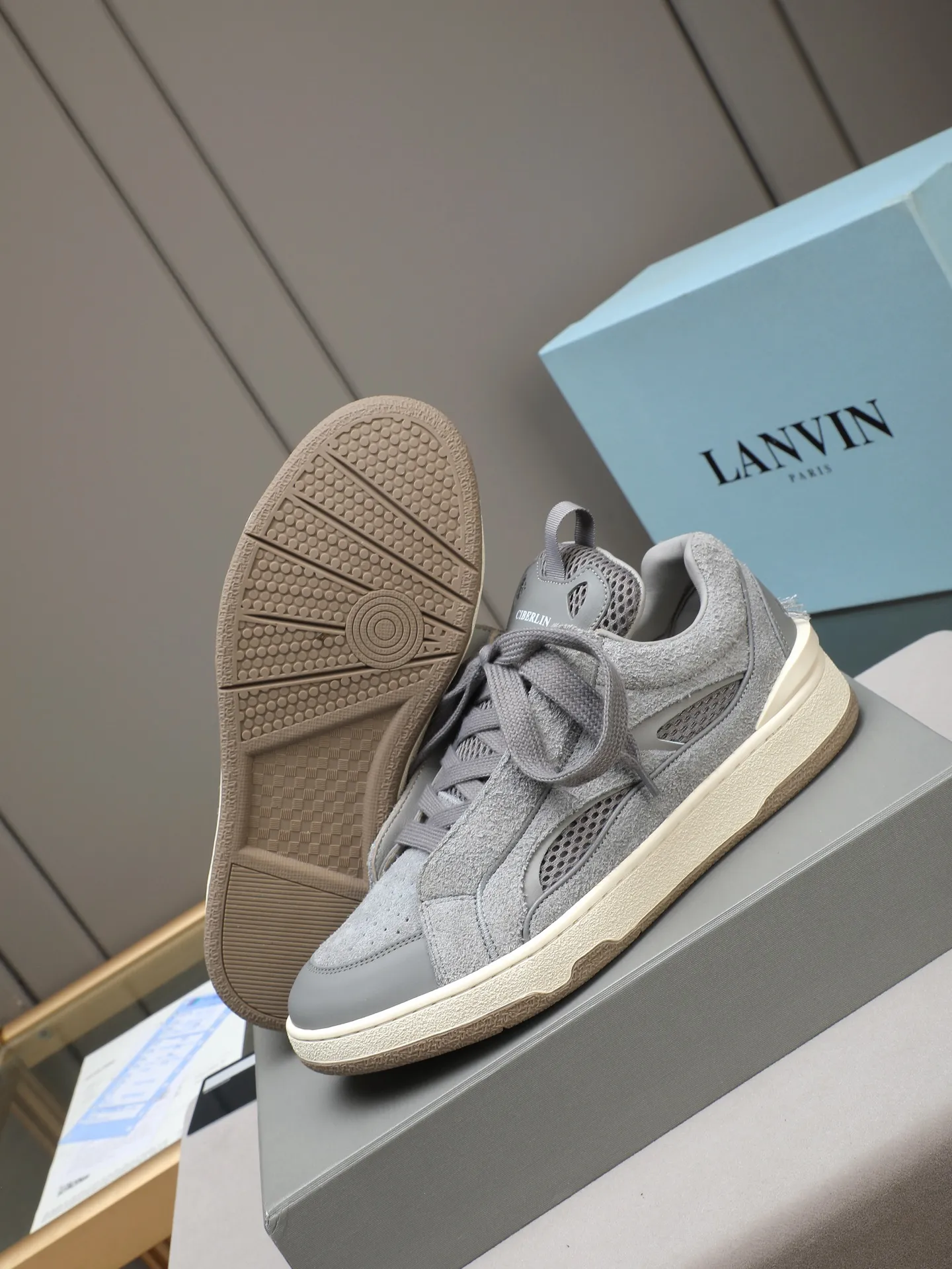 Men's shoes 💰640 [LANVIN] The latest fashionable item! High quality CLAY series‼ ️ The latest trendy products of the season 🌈Many bloggers have planted grass and purchased the original open-mold customization. The upper and outsole are sewn with mark threads without edge sealing. Multiple material splicing combination design. Very versatile for fashionable and casual wear. Comfortable on the feet. Self-recommended. Upper cowhide + cow suede + breathable mesh lining. Foot-padding cowhide. Exclusive original open-mold clear logo rubber outsole ⚠️38-44 (customized for 45)